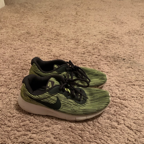 Nike tanjun limited edition shoes - Picture 1 of 3